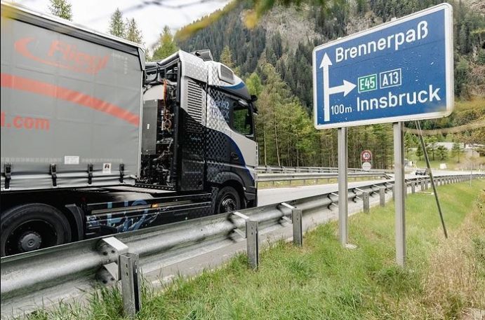 Damiler Truck hace las primeras pruebas con el camiòn de hidrógeno en el Paso del Brennero