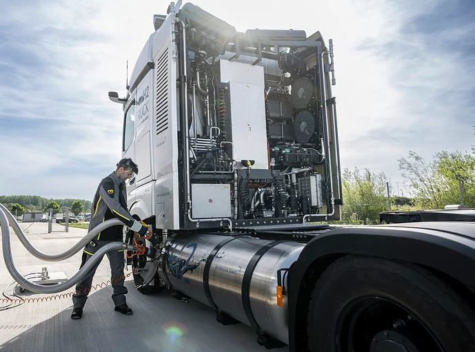 Daimler Truck prueba el camión de pila de combustible con hidrógeno líquido
