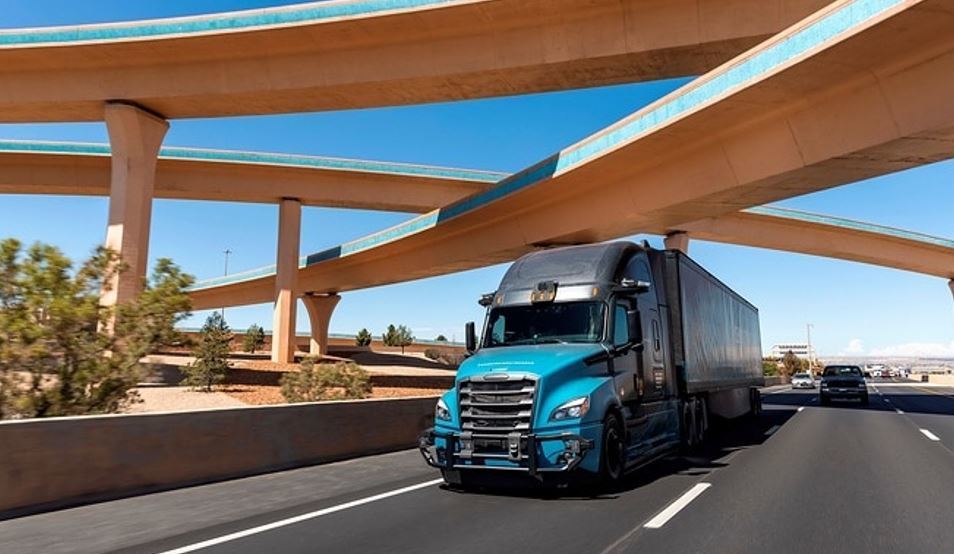 Daimler Truck y Torc Robotics prueban camiones autónomos en Estados Unidos