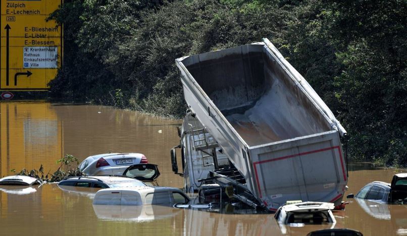 Imagen de las inundaciones en Alemania donde apoya Daimler a la población