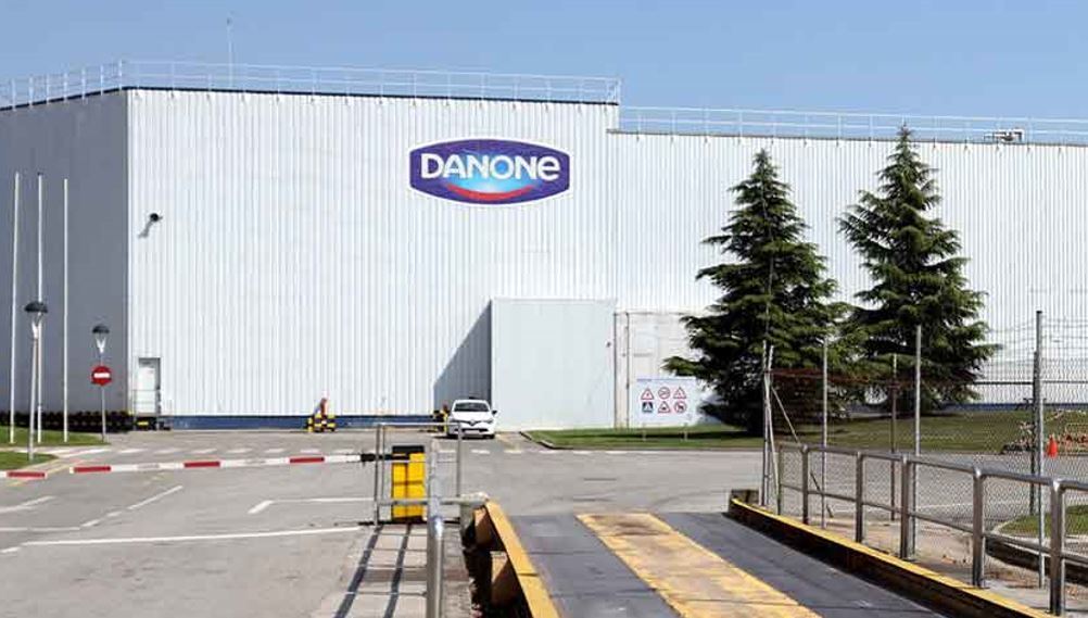 Danone advierte de una inminente ruptura de suministro en toda España por el paro del transporte