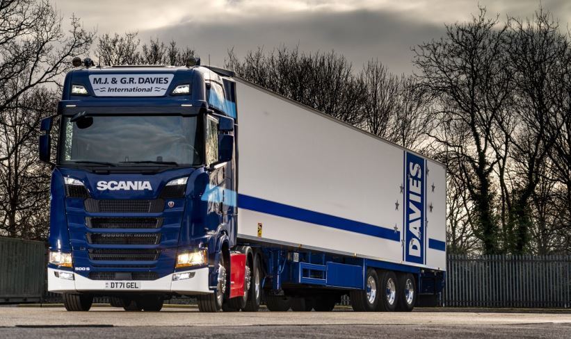 Davies International Transport celebra sus bodas de oro con Scania