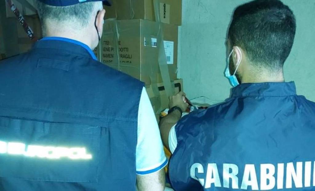 Imagen del tráfico internacional de perfumes falsos