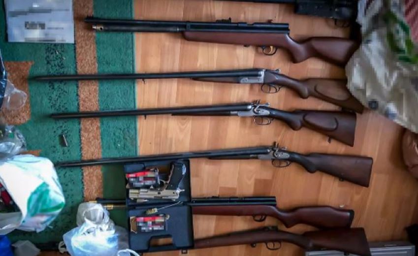 Distribuir las armas enviadas en empresas de paquetería