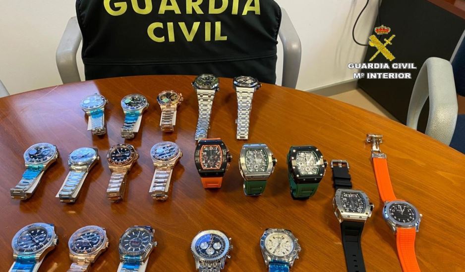 Imagen de los relojes falsificados