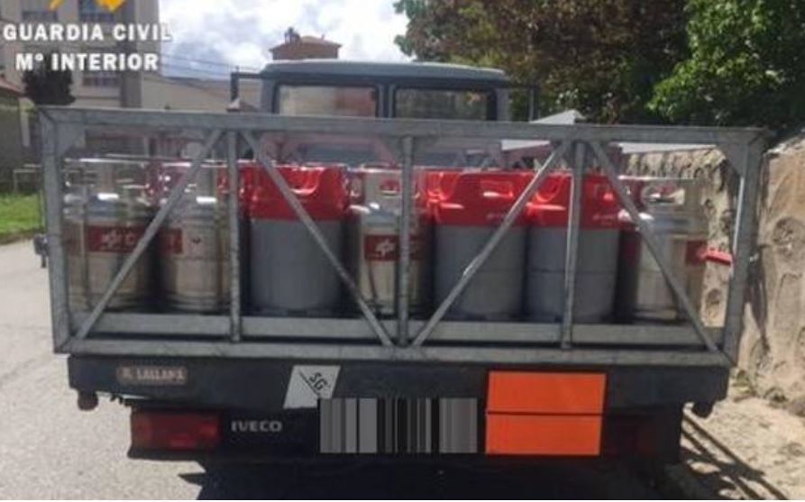 Imagen del camión cargado de bombonas de butano