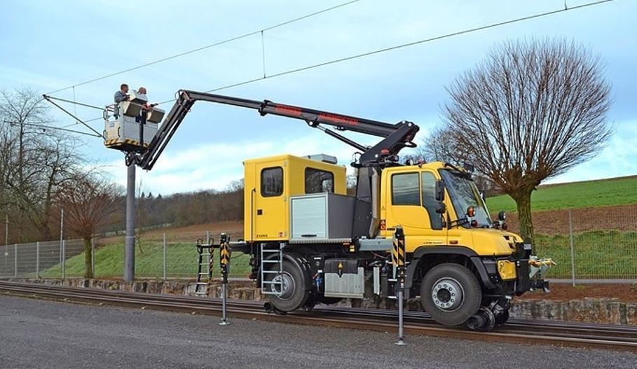 Imagen de un Unimog U 423 en obras ferroviarias en Bangkok