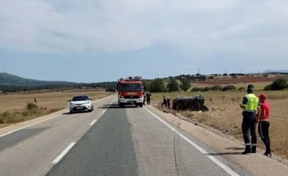 Dos fallecidos y tres heridos en un accidente en Valdegeña (Soria) al chocar un camión y una furgoneta