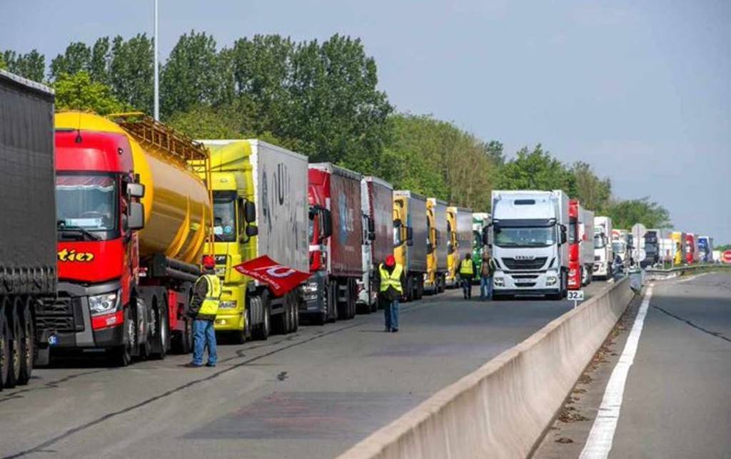 Imagen de Dos sindicatos franceses convocan a los camioneros a la huelga la próxima semana