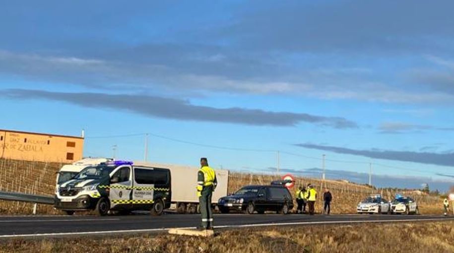 ELA, LAB, ESK, Steilas, CGT, Hiru y ENHE se concentran en protesta por la muerte de un camionero