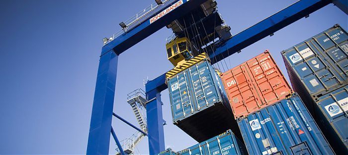 Contenedores en un puerto