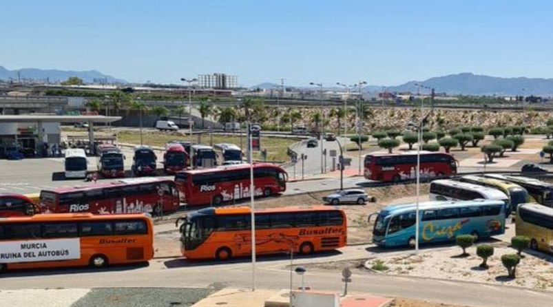 Huelga del transporte escolar contra Educación en Murcia