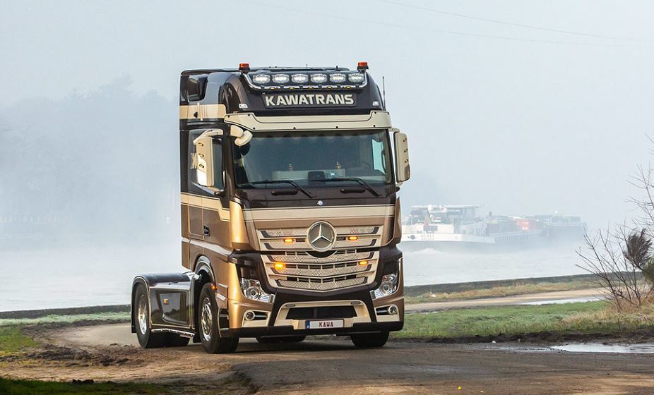 El Actros 1863 de Kawatrans es algo más que llamativo