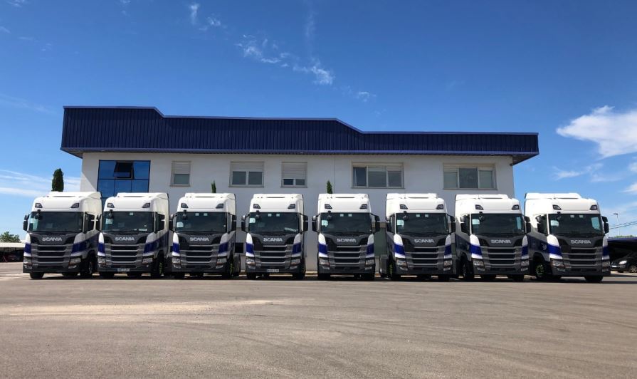 Imagen de 20 de las cabezas tractoras Scania R 450 que incorpora Grupo Pañalón a su flota