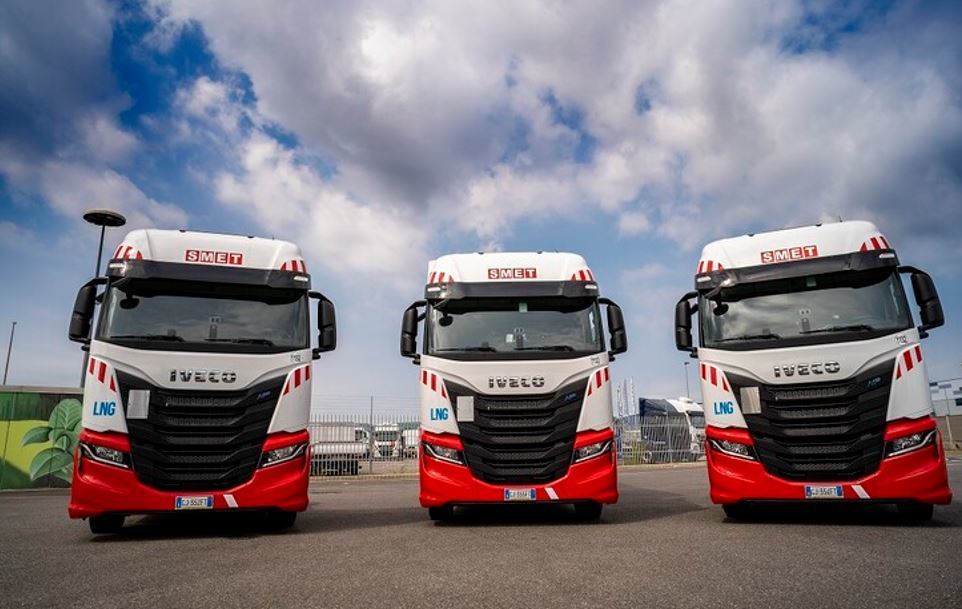 Imagen de los camiones Iveco de biogás del Grupo Smet