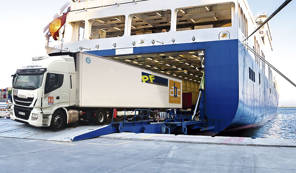 Imagen de El Mitma activa la 2ª selección de navieras y servicios marítimos para el transporte de camiones en buques