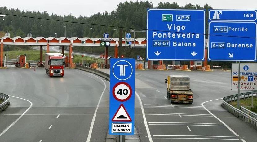 Imagen de un peaje de la AP-9 ida y vuelta
