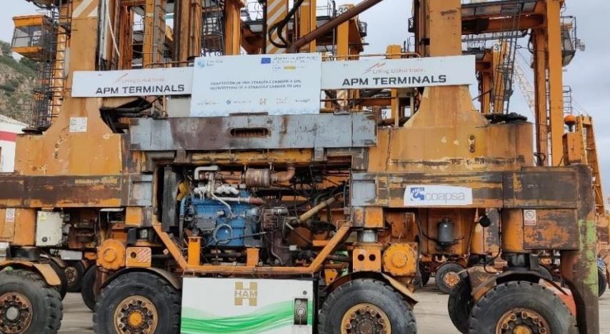 El Port de Barcelona, Naturgy y HAM convierten una straddle carrier a GNL