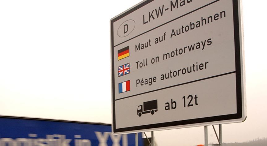 Imagen de un cartel de peajes en Alemania para camiones