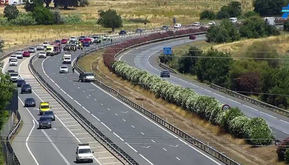 Imagen del lugar del accidente en la A-4 en el arcén