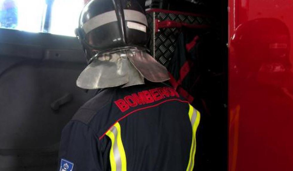 El incendio de un camión corta la A-2, en dirección Madrid, durante dos horas y media