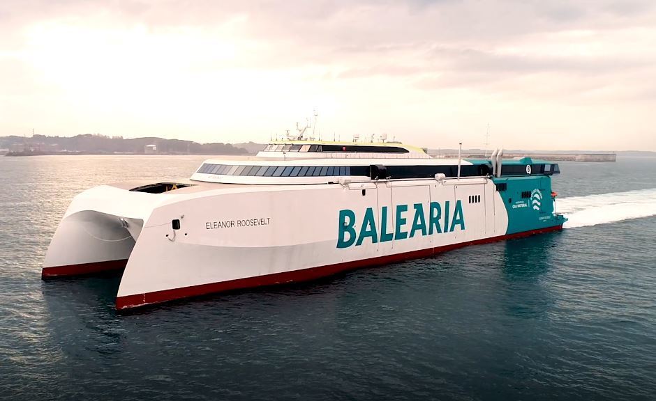 El innovador ‘Eleanor Roosevelt’ de Baleària realiza las primeras pruebas de mar en Gijón
