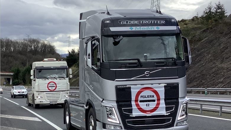 Imagen de una protestas de los transportistas de HIru