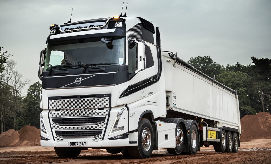 El nuevo Volvo FH causa una impresión instantánea en Bayliss Bros. Fotos