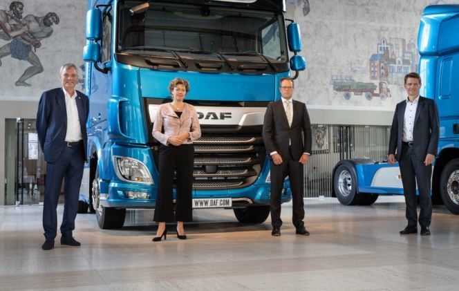 Imagen de la visita a la fábrica de DAF en Eindhoven