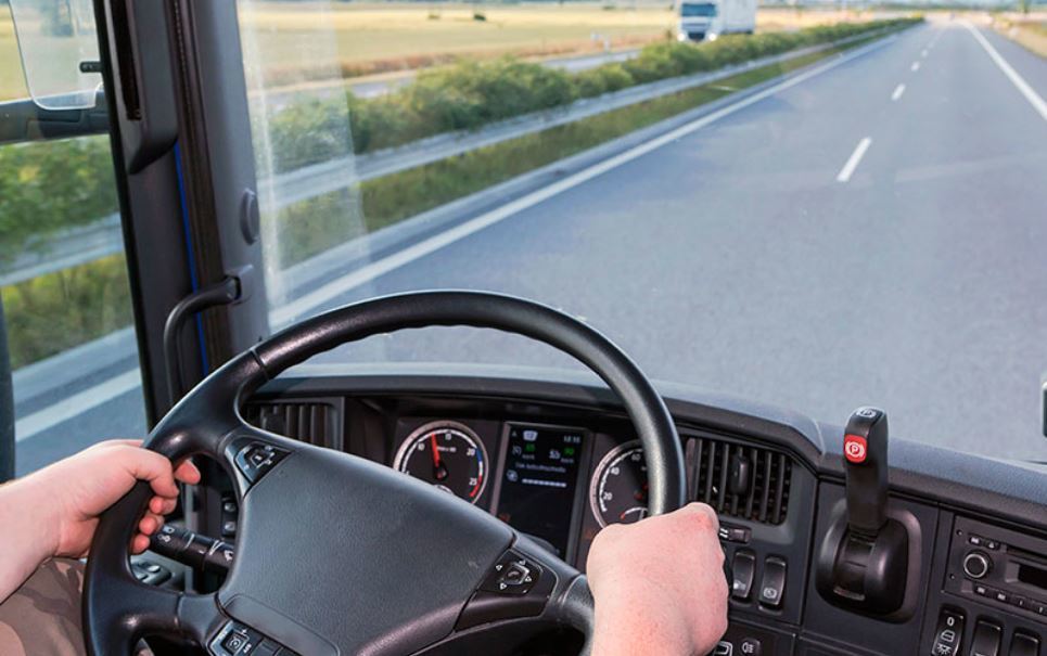 Un joven camionero