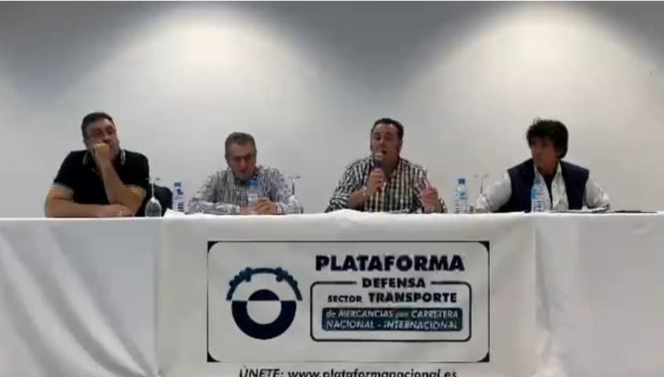 Imagen de los representantes de la Plataforma en Defensa del Sector del Transporte