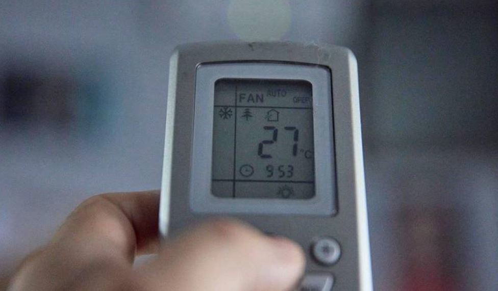 Imagen de la temperatura a 27 grados en estaciones tren, autobuses y aeropuertos