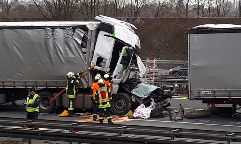 Servicios de emergencia en el lugar del accidente