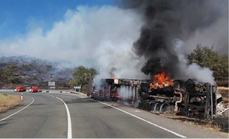 Imagen del camión siniestrado