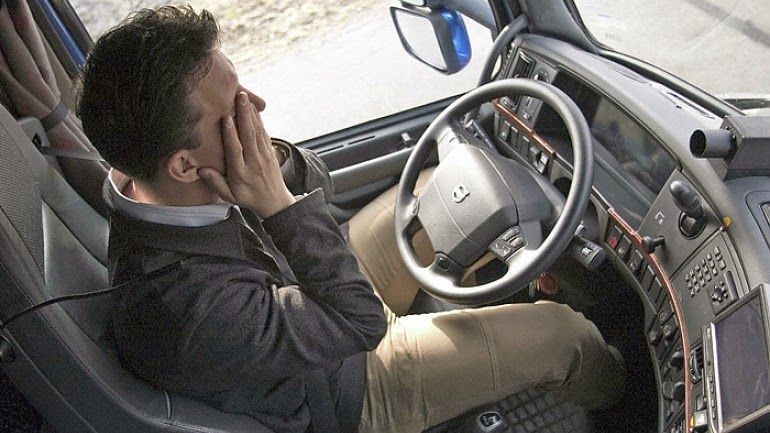 Un conductor con sueño.