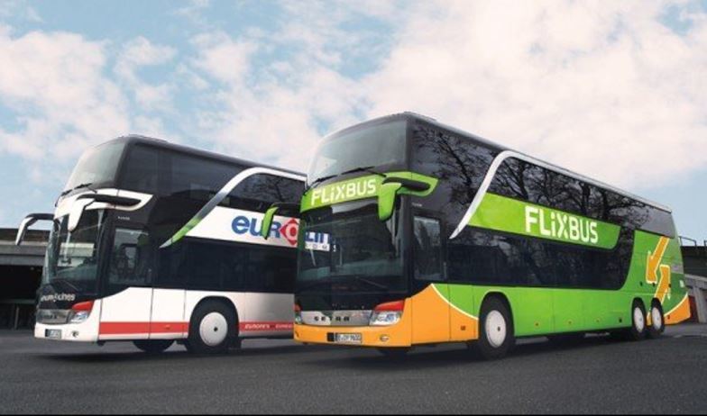 Imagen de un autobús de FlixBus y otro de Eurolines