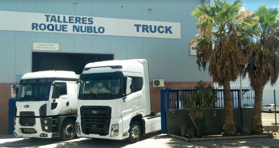 Imagen de los talleres del Grupo Roque Nublo con Ford Trucks