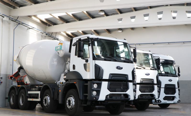 Imagen de los camiones 1848T y 4142M de Ford Trucks