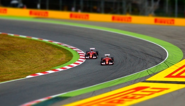 Los coches de Fórmula 1 en carrera.