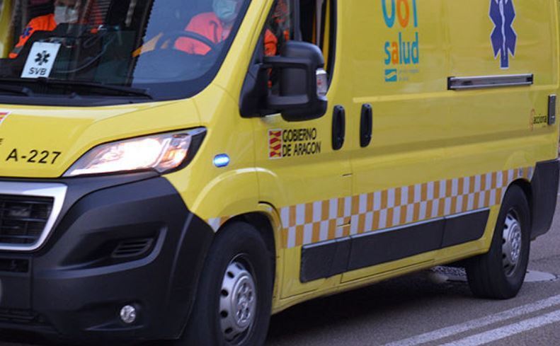Una ambulancia que atendió a la conductora de la furgoneta fallecida Teruel