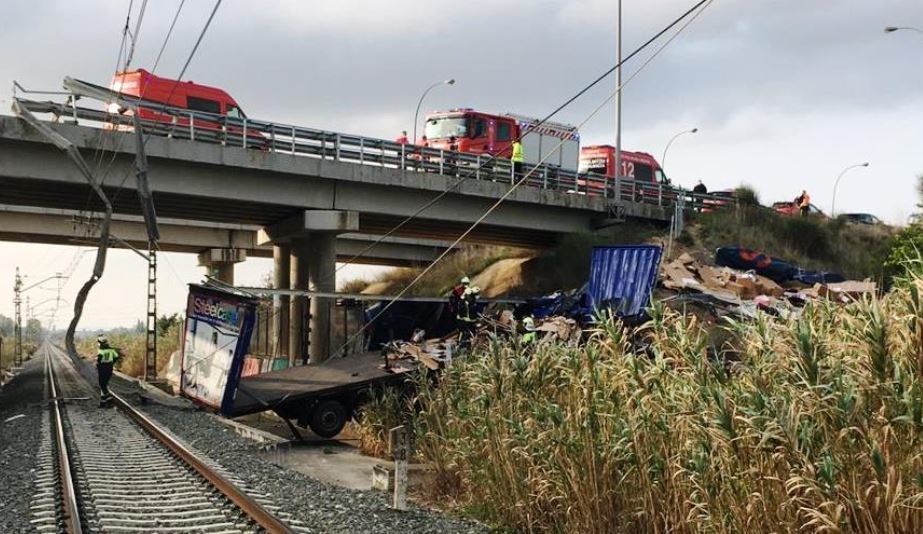 Fallece un camionero tras caer a las vías del tren en Tafalla
