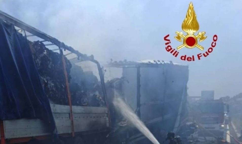 Imagen del accidente en Italia en el que han fallecido dos camioneros