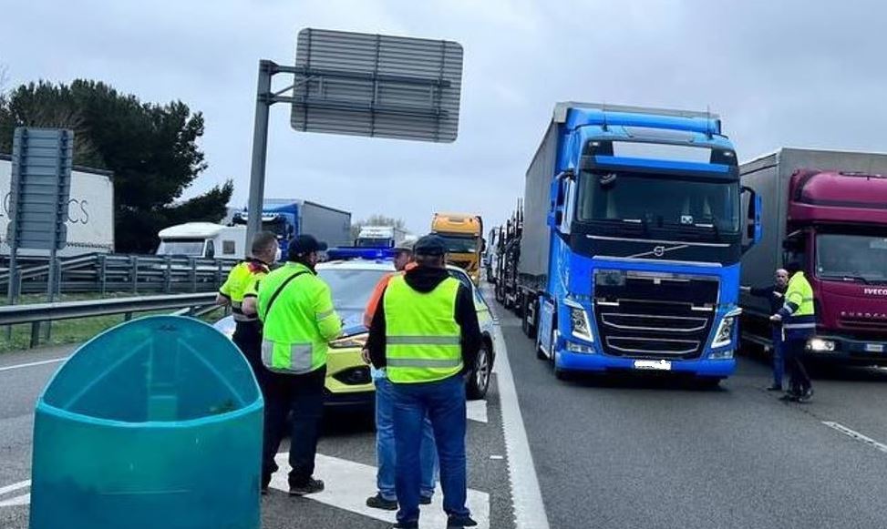 Imagen de Foment del Treball considera que "no hay razones" que justifiquen el paro indefinido del transporte