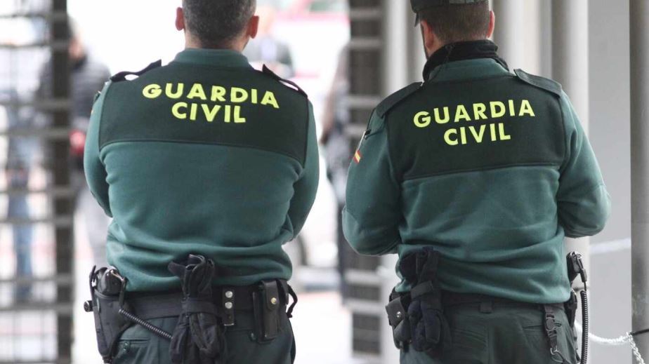 Una pareja de la Guardia Civil