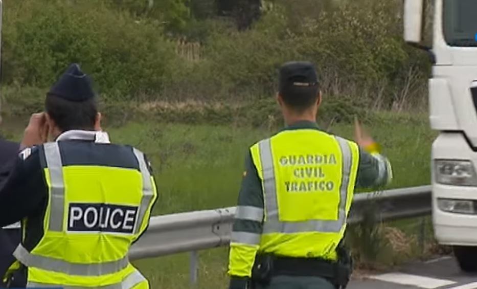La Guardia Civil y la policía francesa detienen un camión