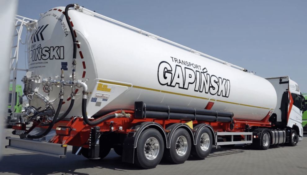 Imagen de Gapiński Transport suma a su flota 20 remolques silo Kässbohrer