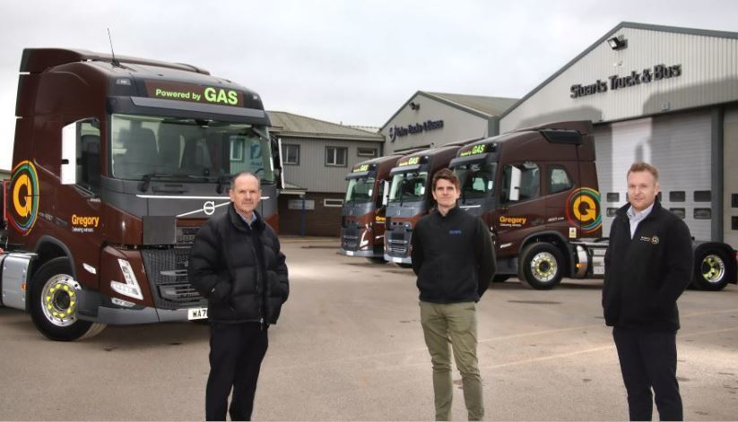 Imagen de las tractoras Volvo FM LNG de la flota de Gregory Distribution