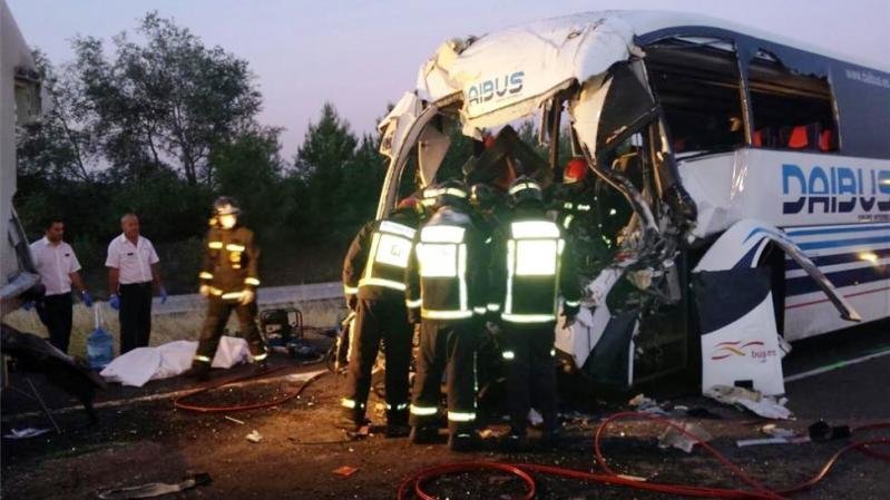 Heridas siete personas en un accidente entre un autobús de línea y un turismo