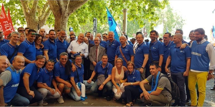 Miembros del sindicato Uiltrasporti