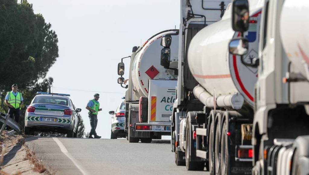 Camiones cisterna en una carretera portuguesa
